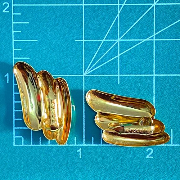 Avon Earrings Geometric Abstract Gold Tone Clip Ons Studs - Picture 7 of 7